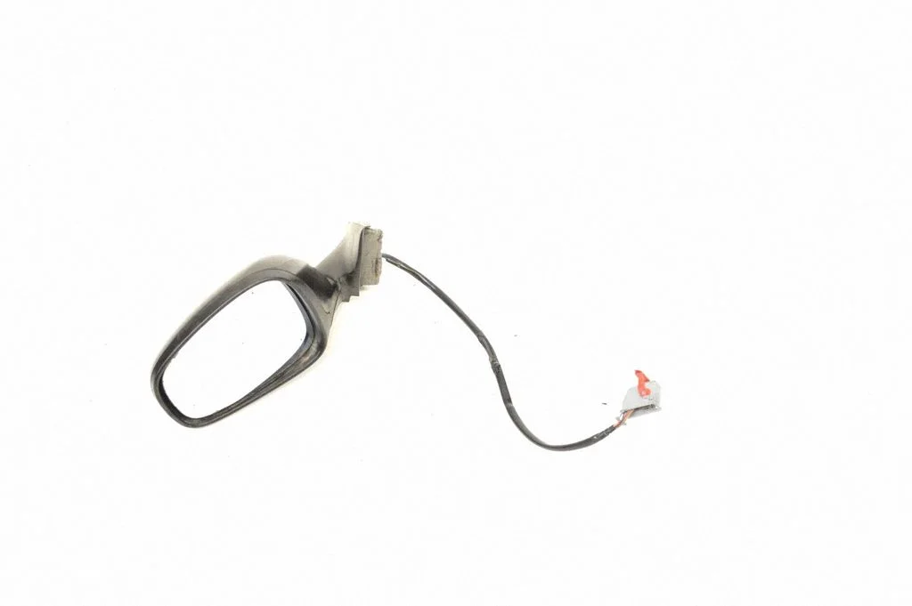 Spogulis (elektriski regulējams) – kreisā