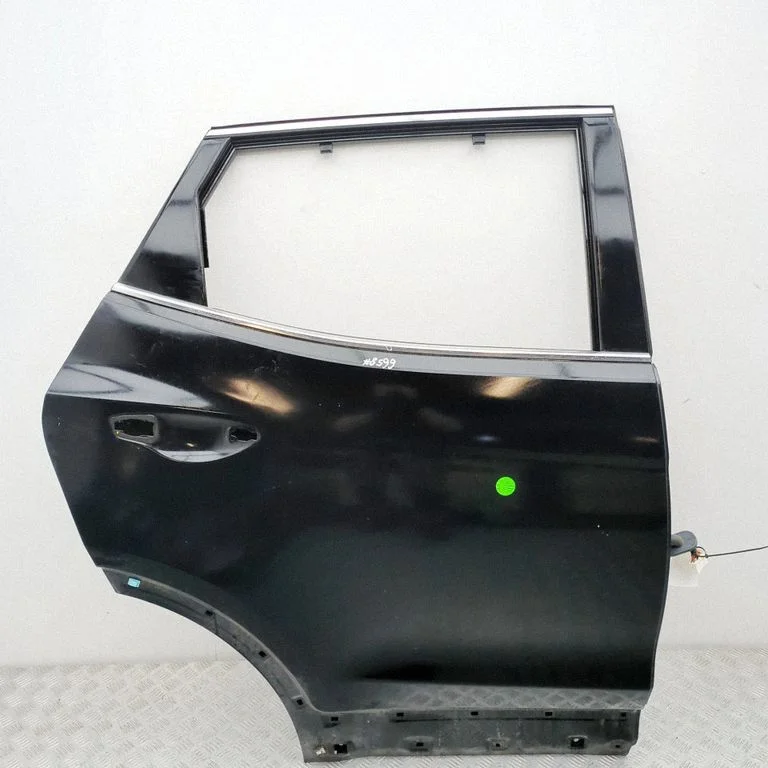 Aizmugurējās durvis 834602W010