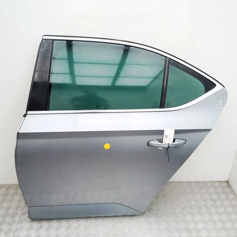 Aizmugurējās durvis 5Q0959811E