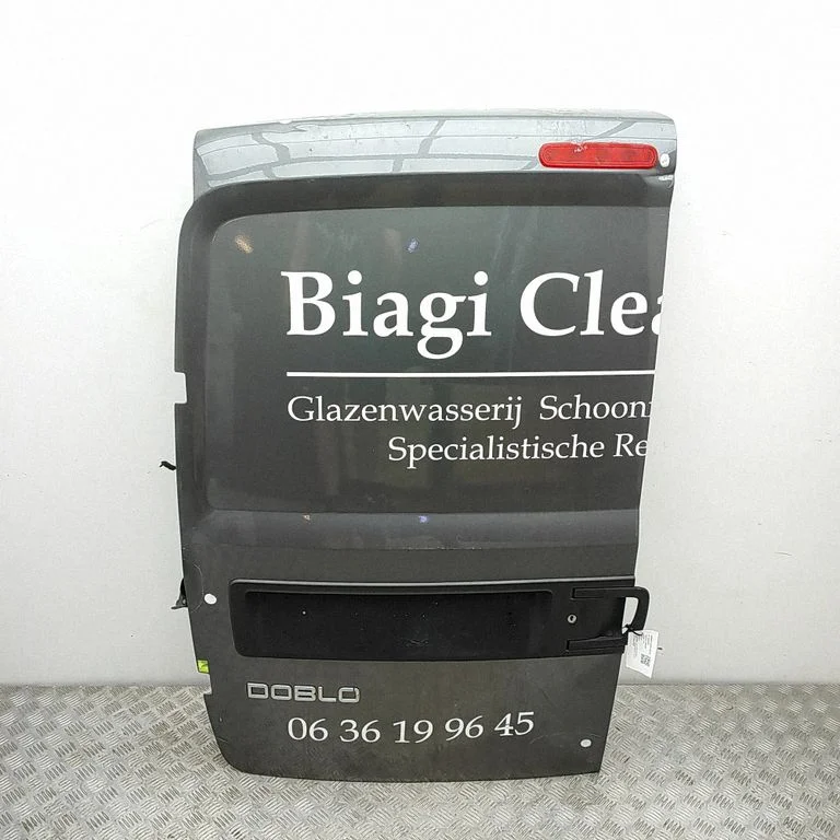 Aizmugurējās durvis 51995879