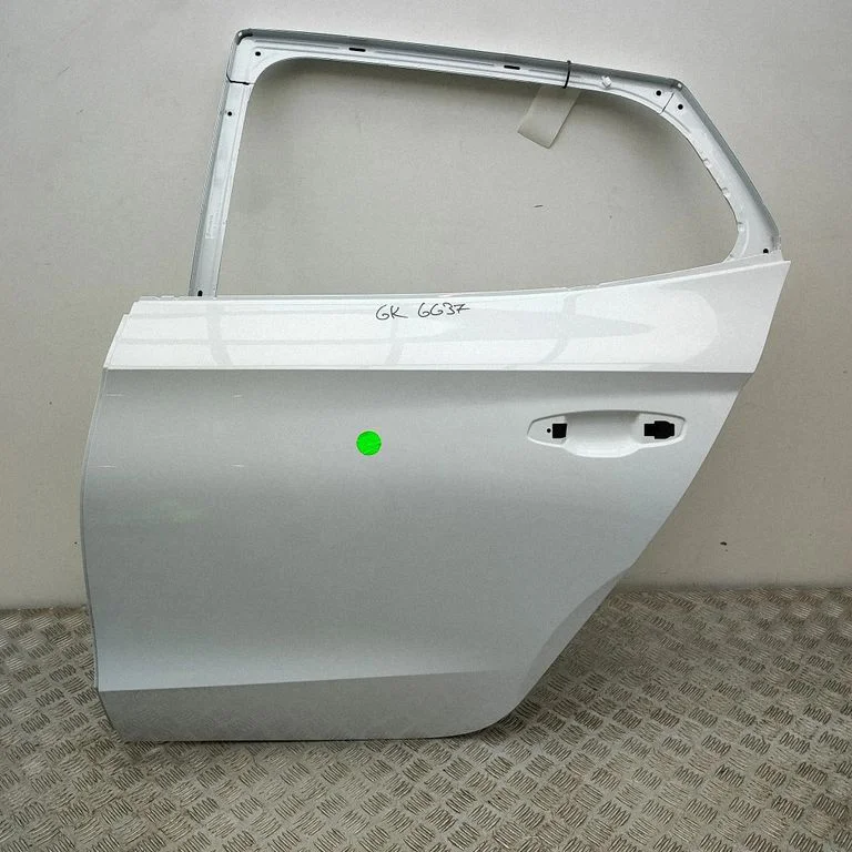 Aizmugurējās durvis 6VE833051A