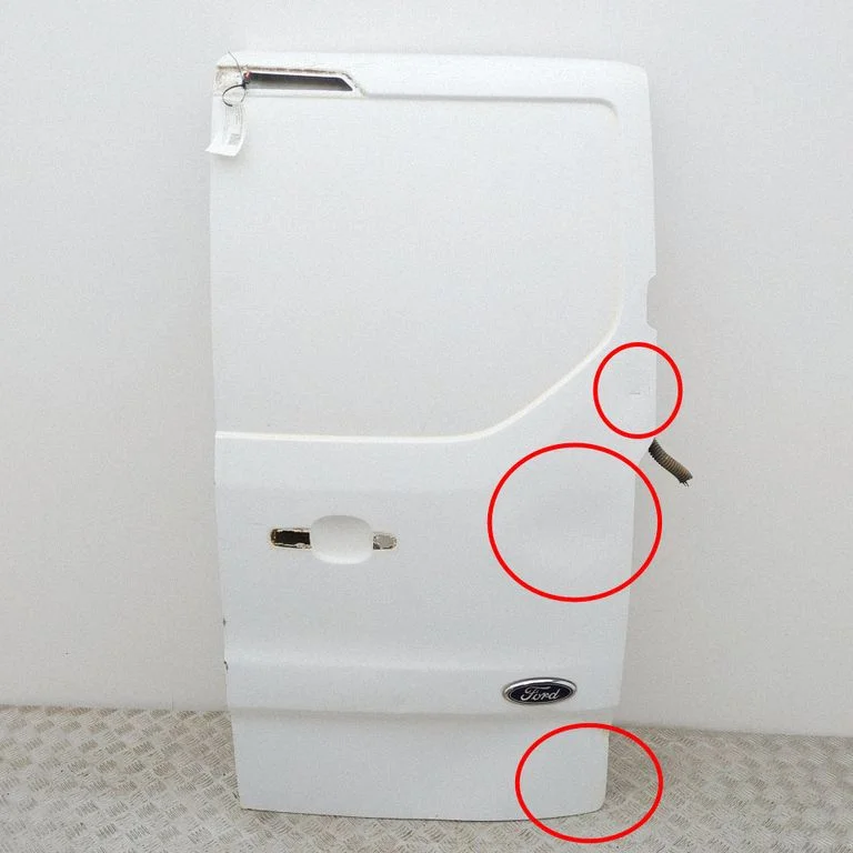 Aizmugurējās durvis PBK21V40010EA