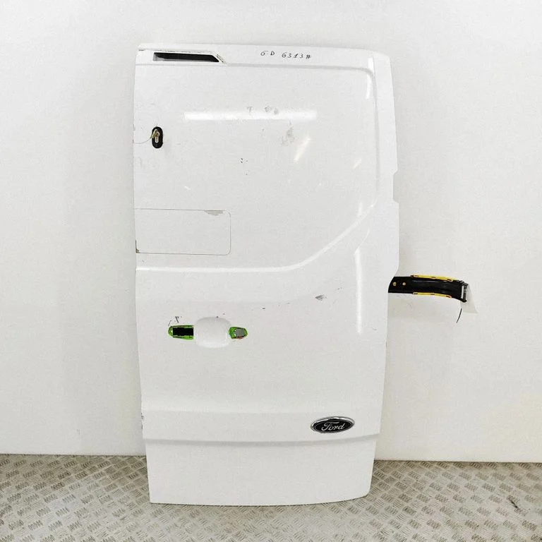 Aizmugurējās durvis PBK21V40010AD