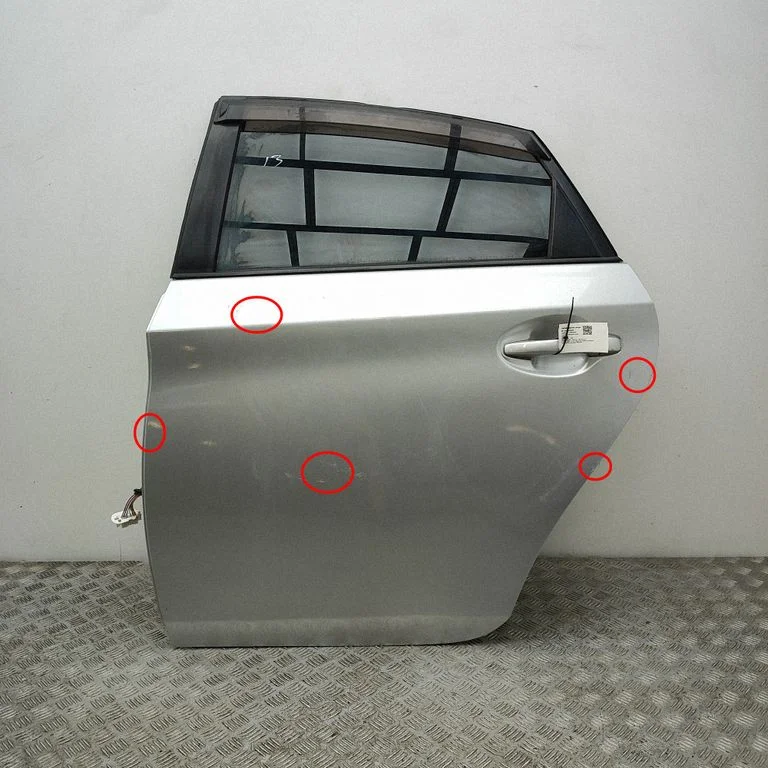 Aizmugurējās durvis 6700447080