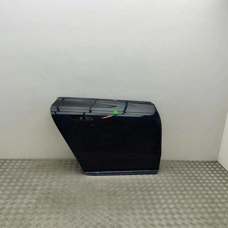 Aizmugurējās durvis A2977322400