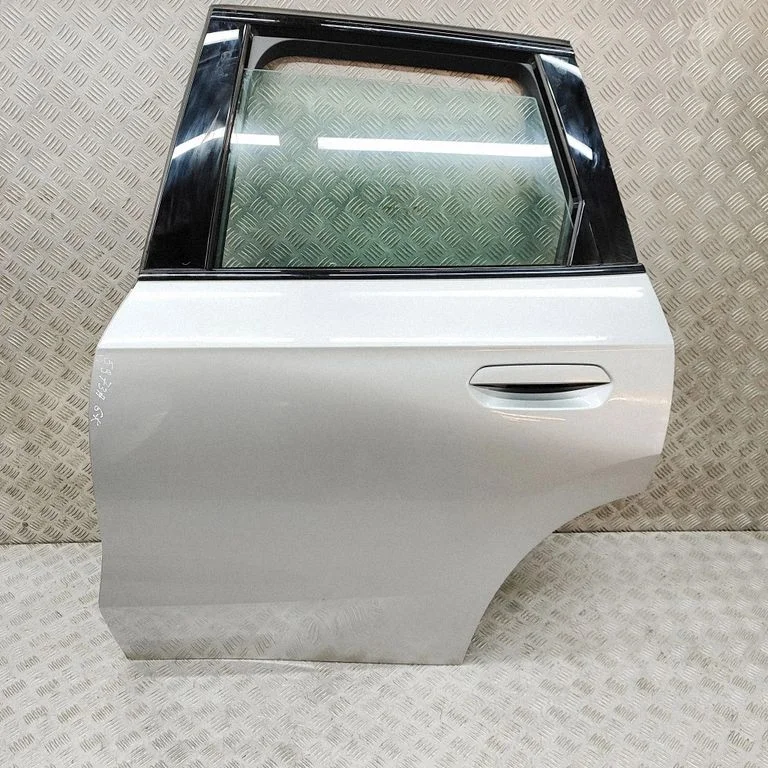 Aizmugurējās durvis 5A38655