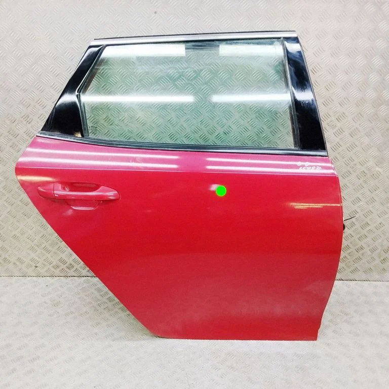 Aizmugurējās durvis 77004D4300