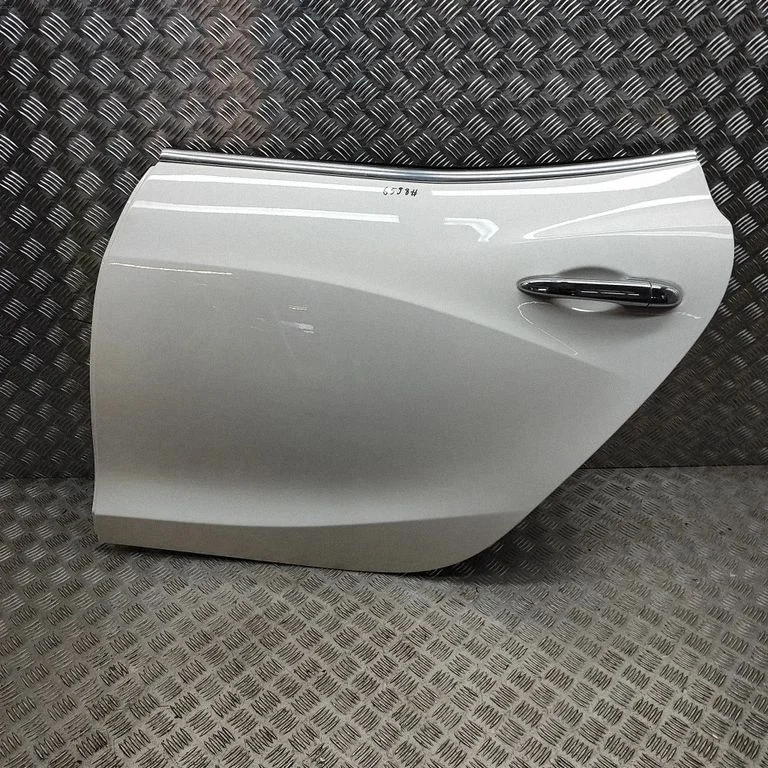 Aizmugurējās durvis 673008062