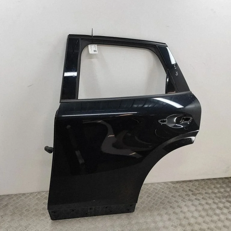 Aizmugurējās durvis KBB373010