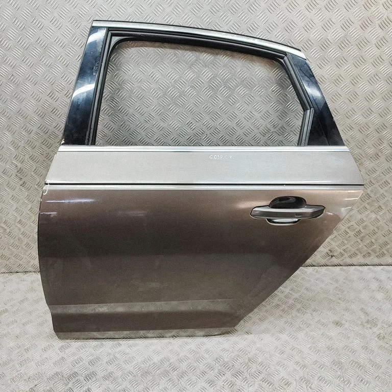 Rear door 8W5833051C