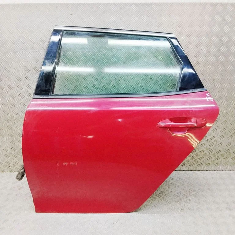 Aizmugurējās durvis 77003D4300