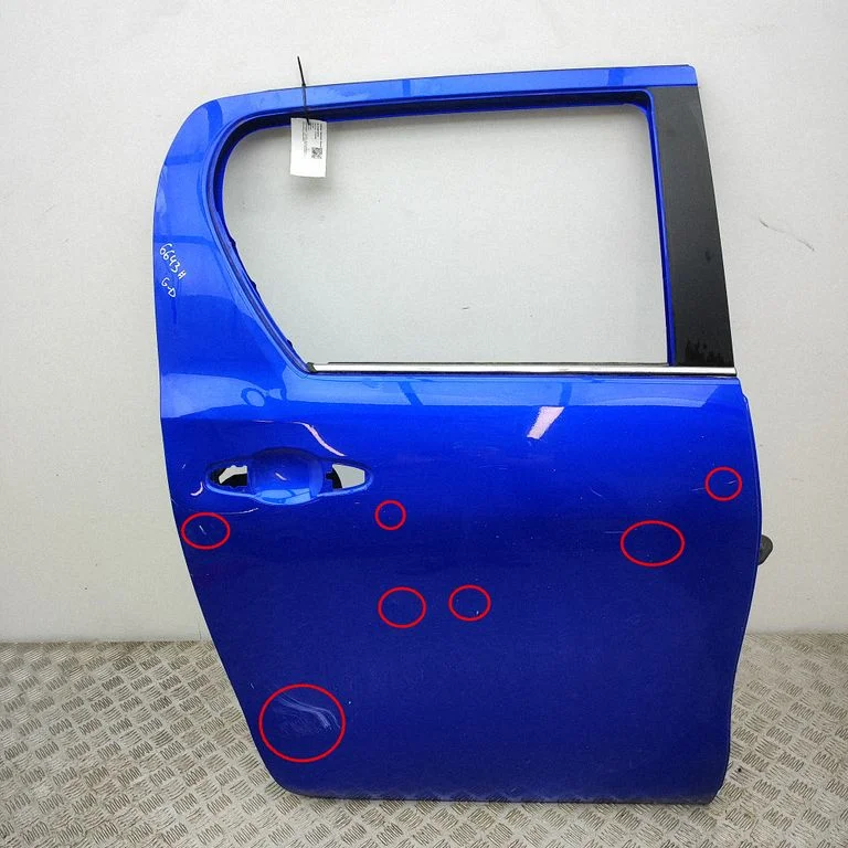 Aizmugurējās durvis 67003KK011