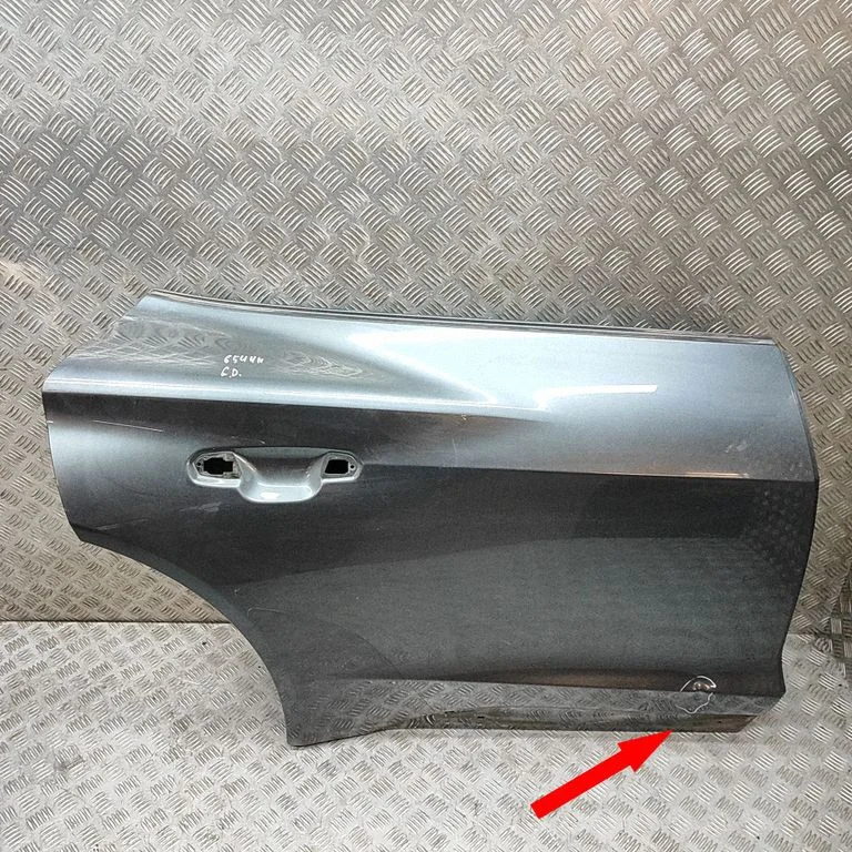 Aizmugurējās durvis 4J3833052C
