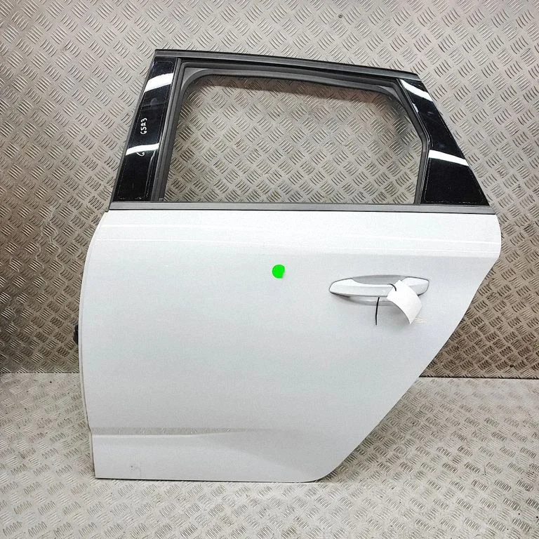 Aizmugurējās durvis 9841570480