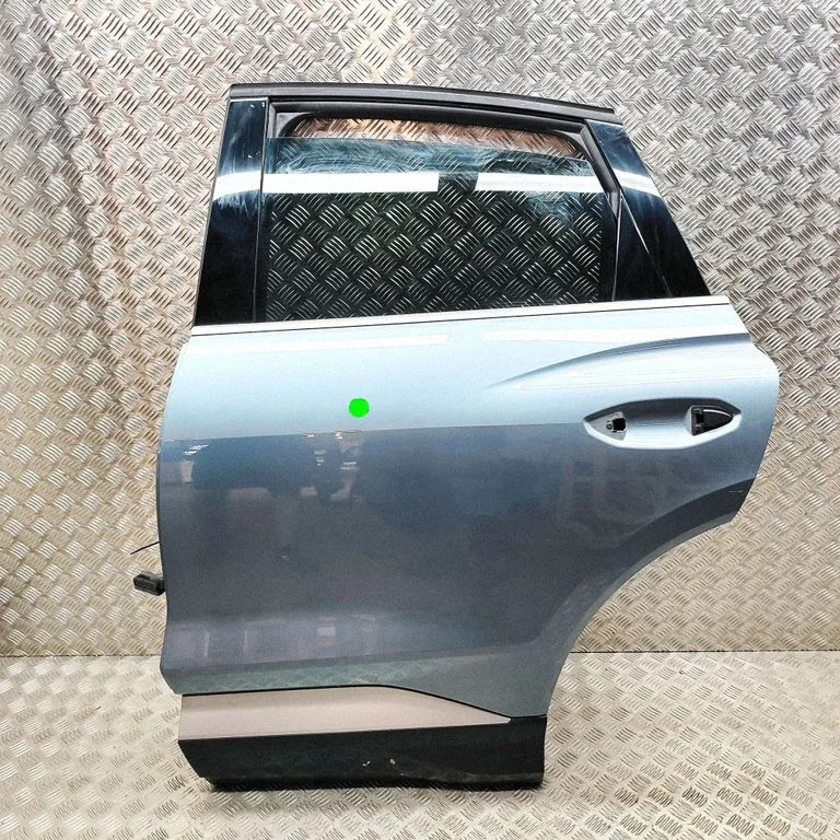 Aizmugurējās durvis 1EB959596A