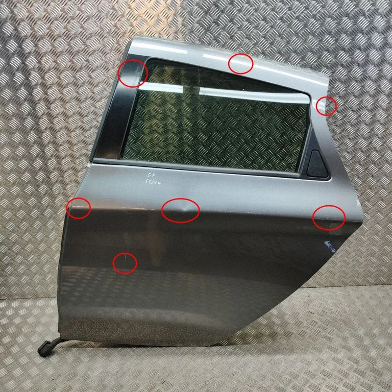 Aizmugurējās durvis 285E66XJ0A