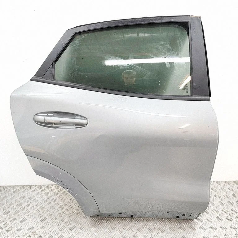 Aizmugurējās durvis LU5T14B534AE