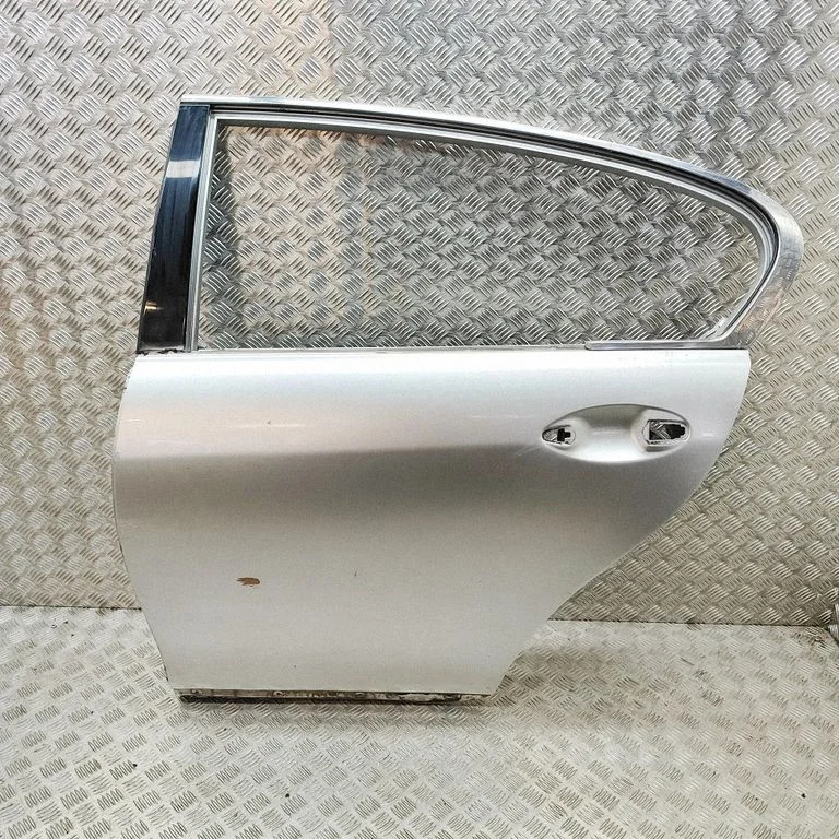 Aizmugurējās durvis 6700430620