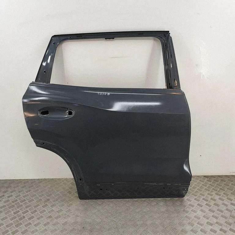 Aizmugurējās durvis 57L833056