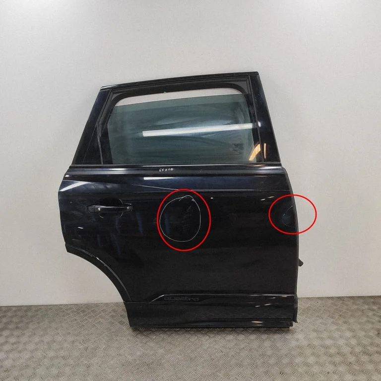 Aizmugurējās durvis 4M0833052E