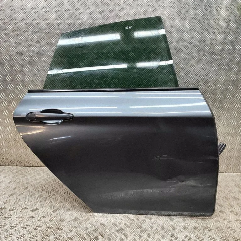 Aizmugurējās durvis 7347714