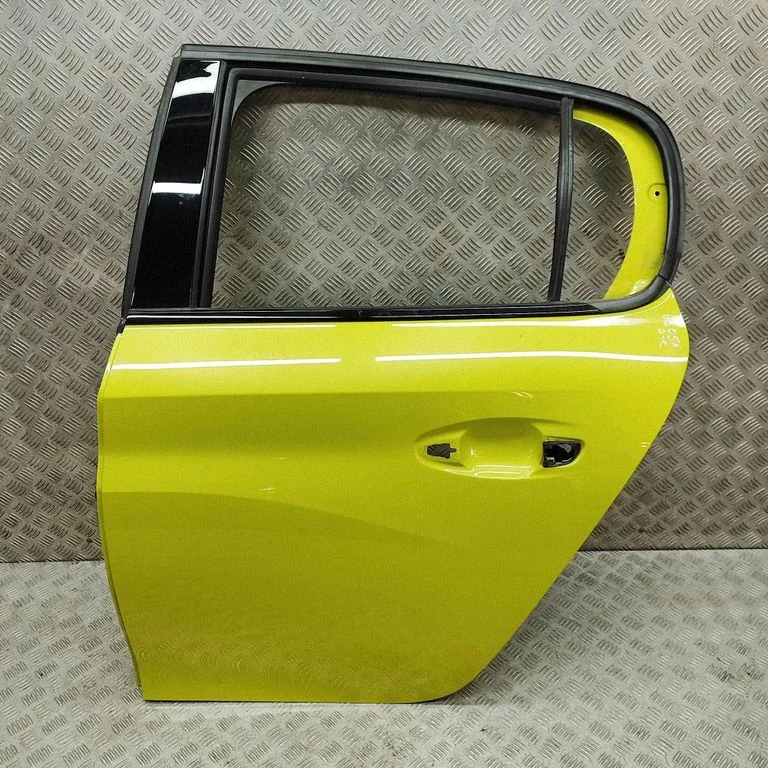 Aizmugurējās durvis 9831048680