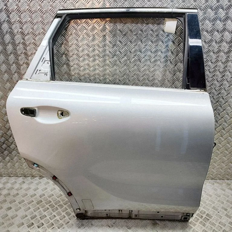 Aizmugurējās durvis 77004C5000