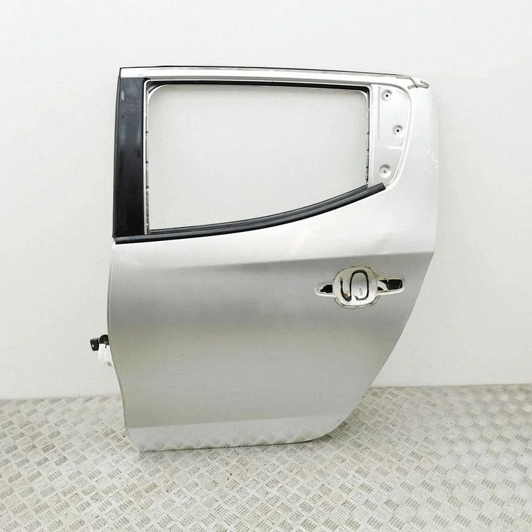 Aizmugurējās durvis 5730B491