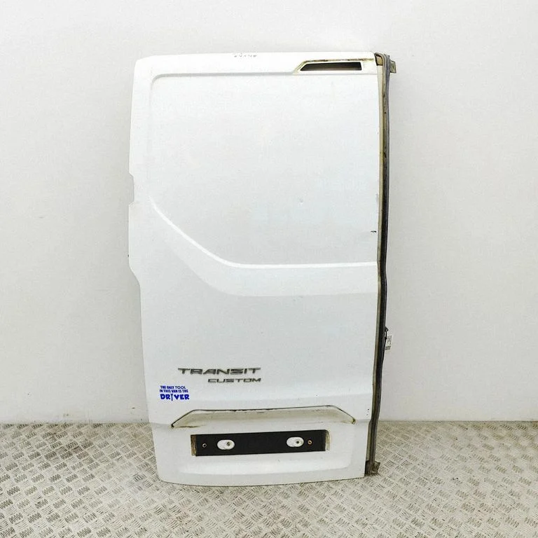 Aizmugurējās durvis PBK21V40011EA