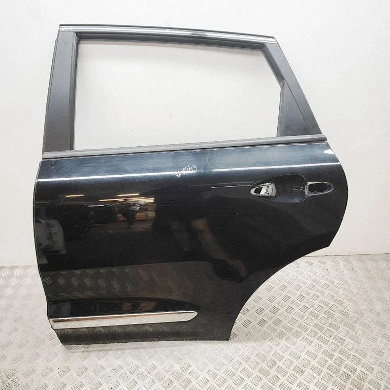 Aizmugurējās durvis 77003G5000