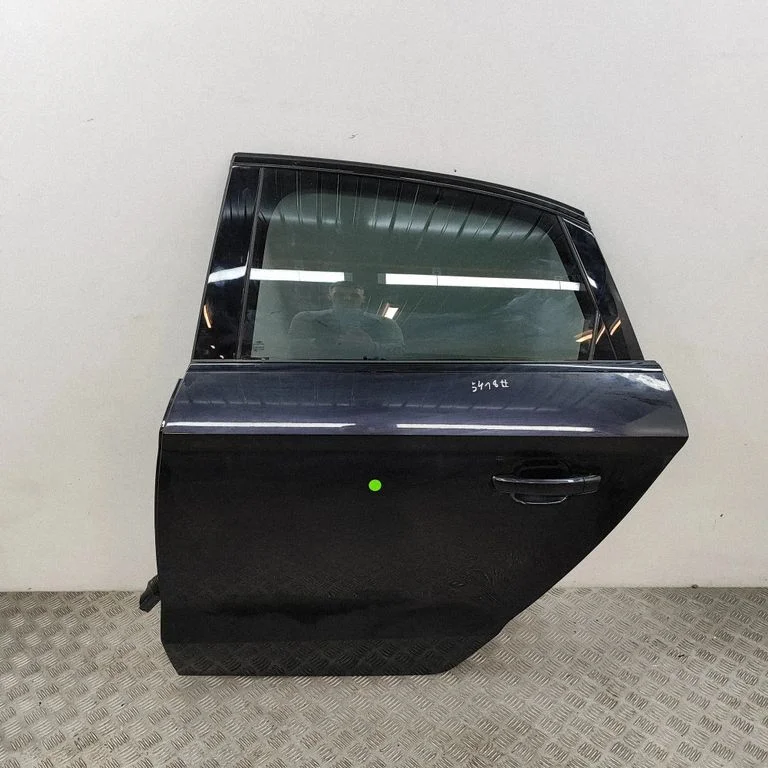 Rear door 8V5833051C