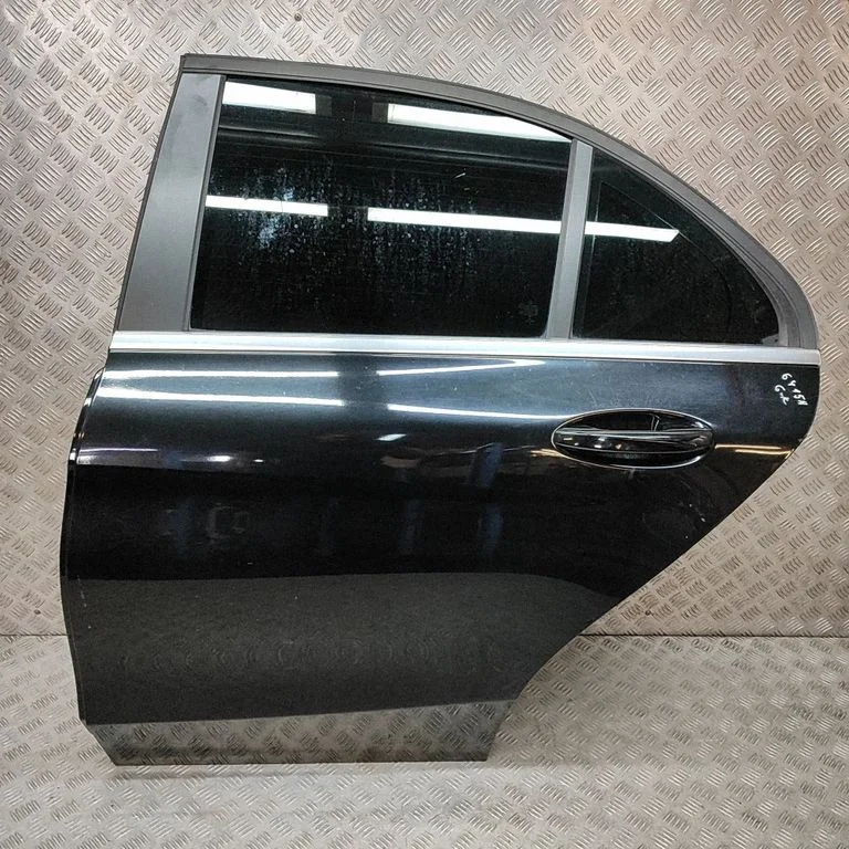 Aizmugurējās durvis A2057300105