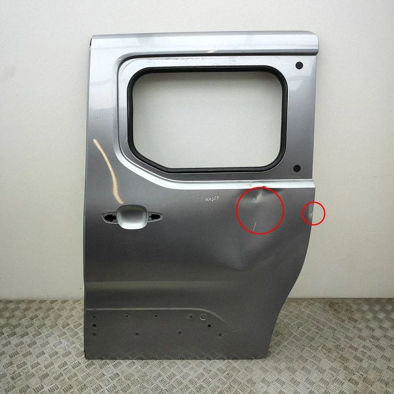 Aizmugurējās durvis SU001A9907