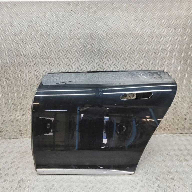 Aizmugurējās durvis A2957325100
