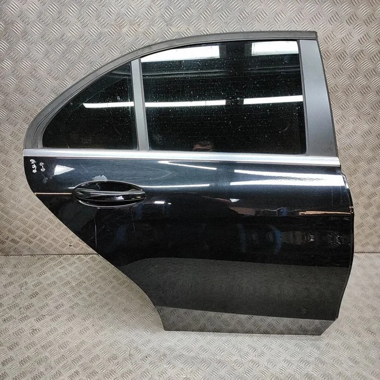 Aizmugurējās durvis – Mercedes-Benz C klase W205 (2014-2021)