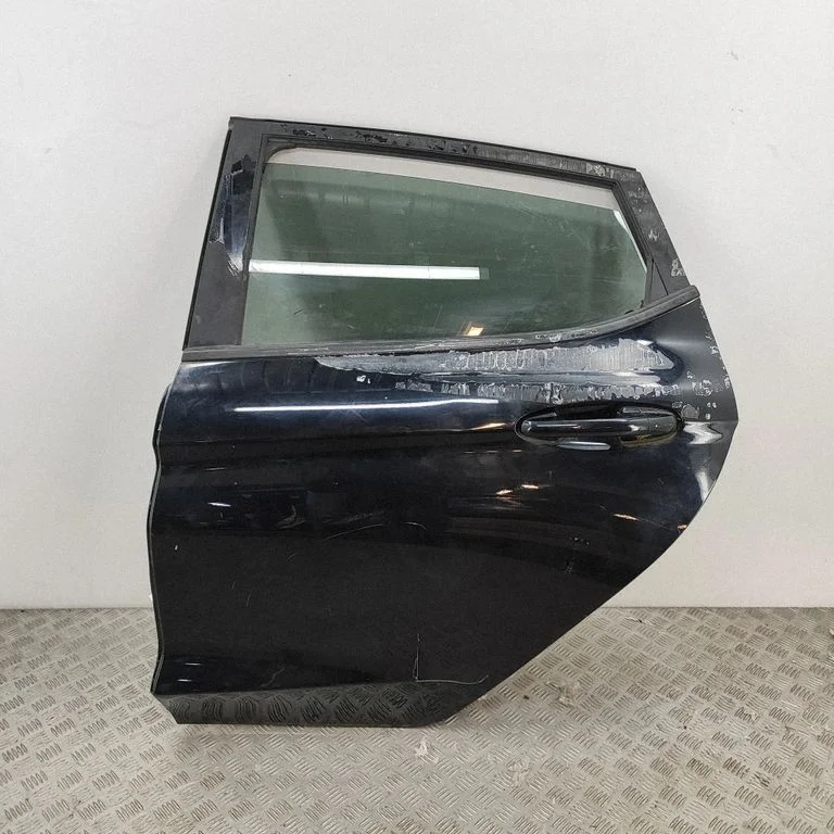 Aizmugurējās durvis PH1BBA24631AA