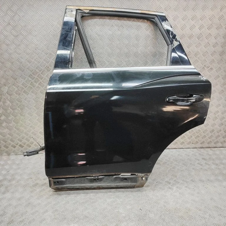 Aizmugurējās durvis 83A833051C