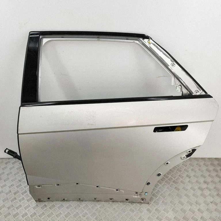 Aizmugurējās durvis 77003GI000