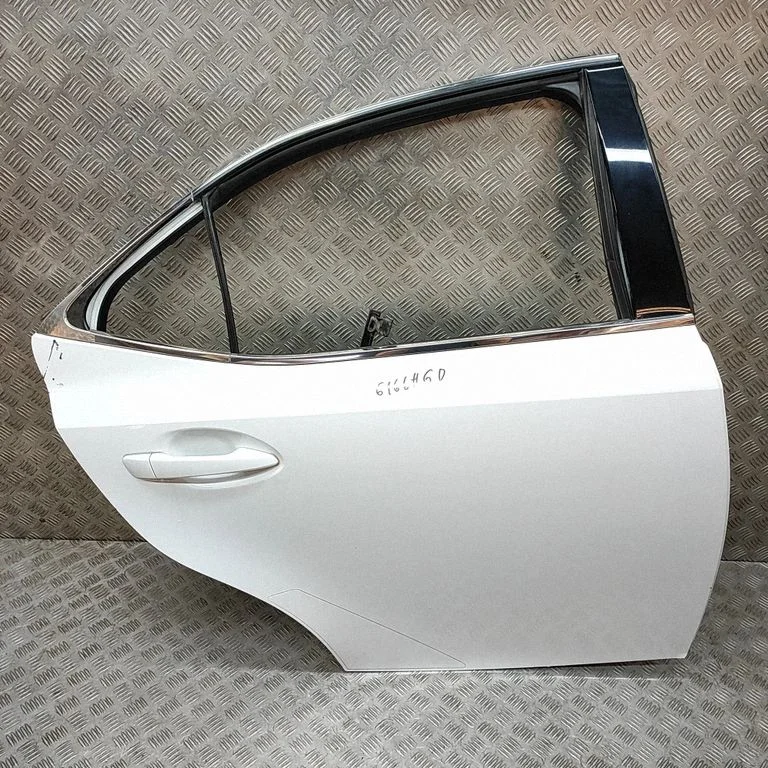 Aizmugurējās durvis 6700353070