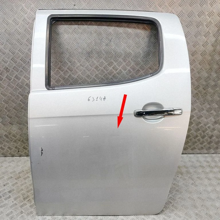 Aizmugurējās durvis 8981082195