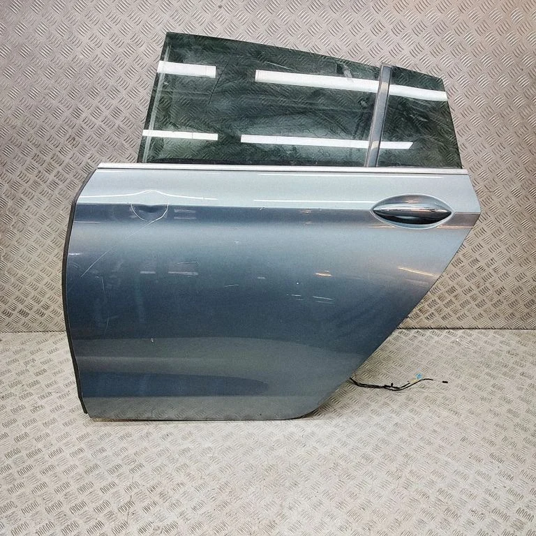 Aizmugurējās durvis 7197879