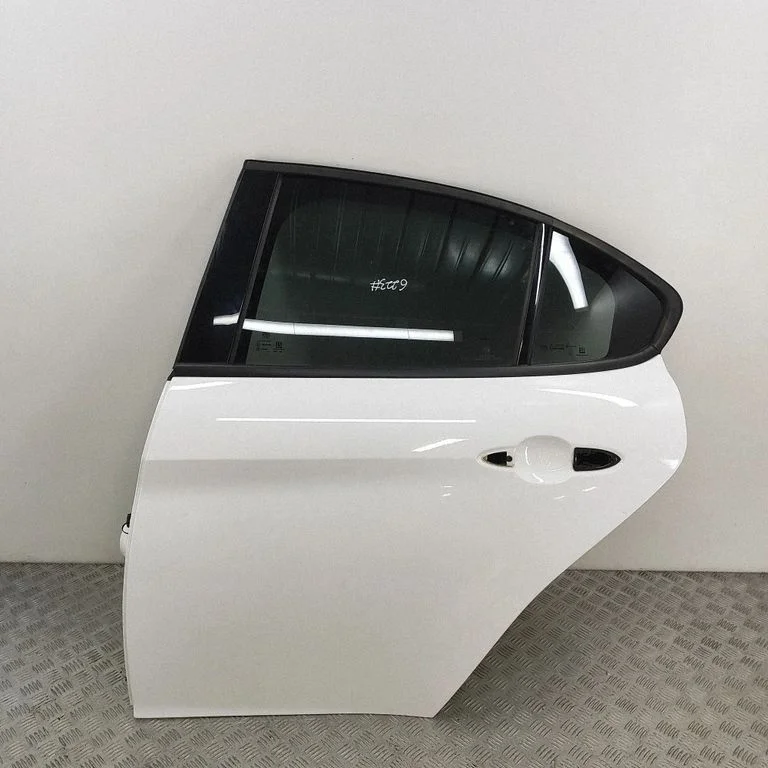 Aizmugurējās durvis 04749301AB