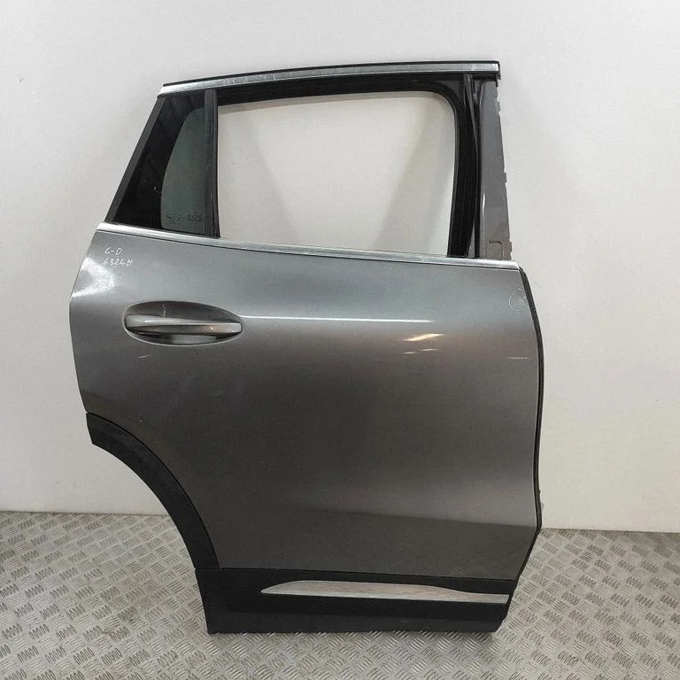 Aizmugurējās durvis A2477320601