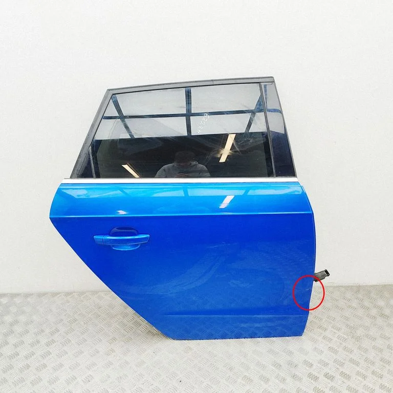 Rear door 8V4833052B