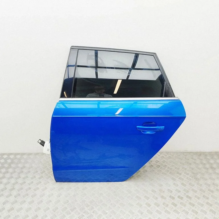 Rear door 8V4833051B