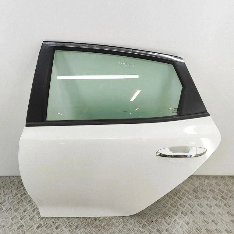 Aizmugurējās durvis 77003D4000
