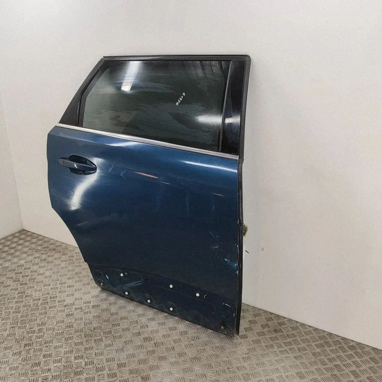 Aizmugurējās durvis 9814080180