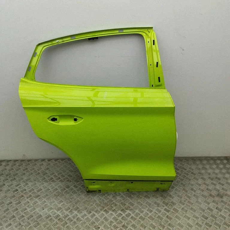 Aizmugurējās durvis 5LE833052