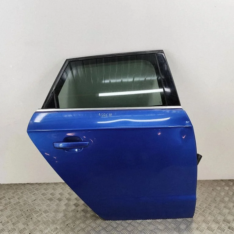 Rear door 8V4833052B