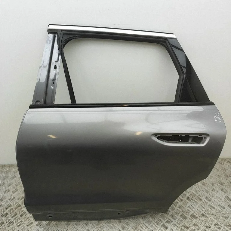 Aizmugurējās durvis 85A833051
